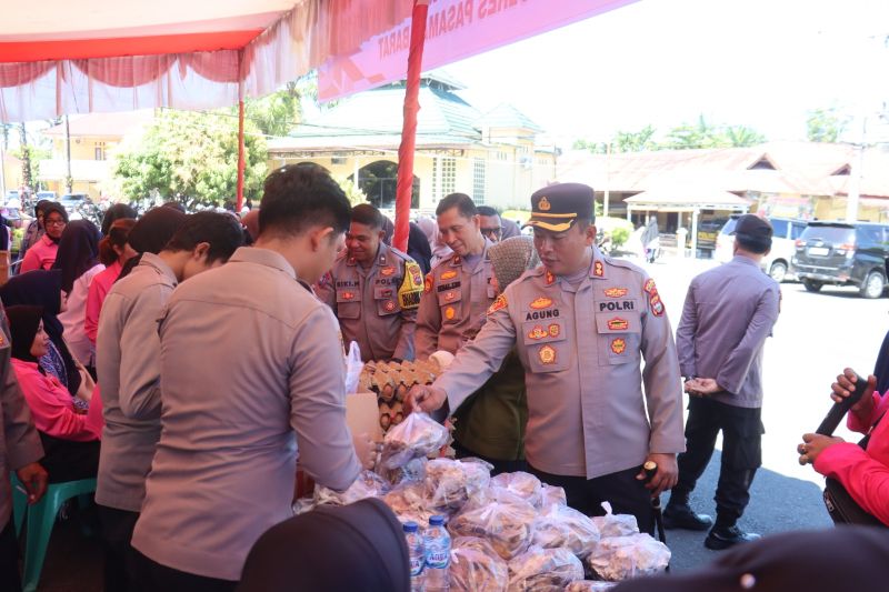 polres-pasaman-barat-adakan-bazar-murah-umkm-di-momen-hari-bhayangkara