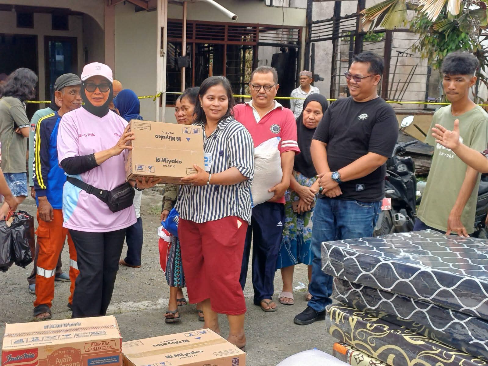 tengah-malam-musibah-kebakaran,-pagi-harinya-bantuan-pemko-padang-sudah-sampai