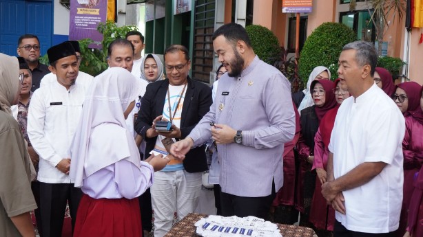 kartu-padang-juara-sasar-belasan-ribu-keluarga-kurang-mampu,-simbol-kepedulian-pemko-padang 