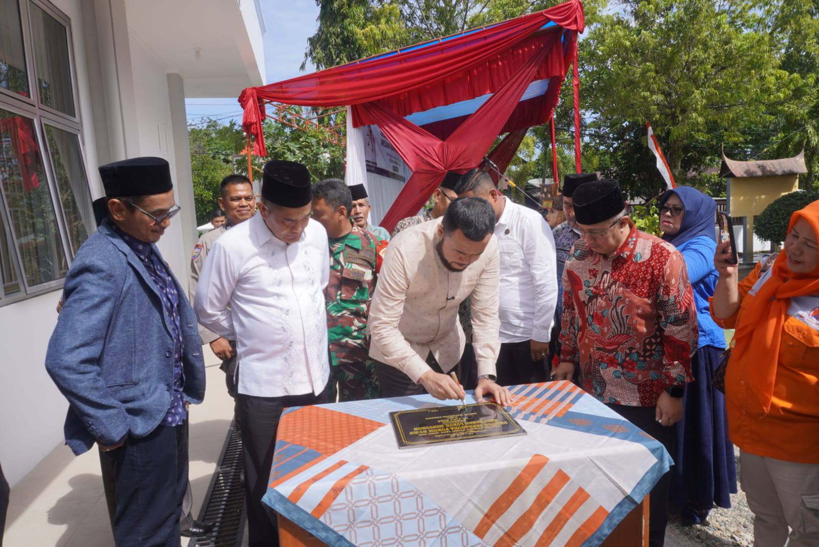 wako-padang-resmikan-gedung-serba-guna-lubuk-minturun