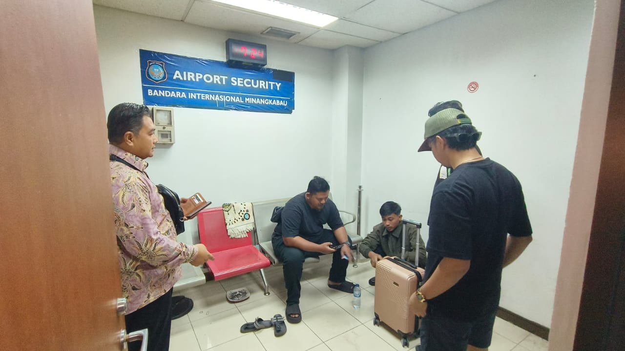 kurir-sabu-2-kg-diringkus-bnnp-sumbar-di-bim,-koordinator-ditangkap-di-aceh