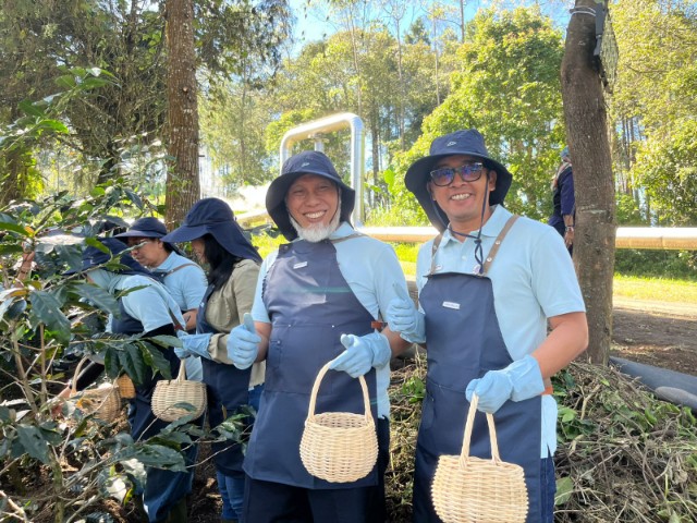 tinjau-inovasi-pengolahan-kopi-kamojang,-gubernur-mahyeldi-dorong-pge-kembangkan-hal-serupa-di-sumbar