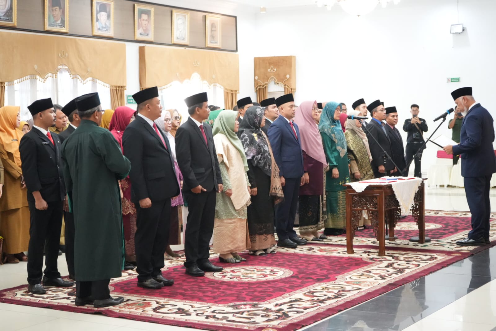 lantik-25-pejabat-manajerial,-gubernur-mahyeldi-tegaskan-komitmen-pelayanan-publik