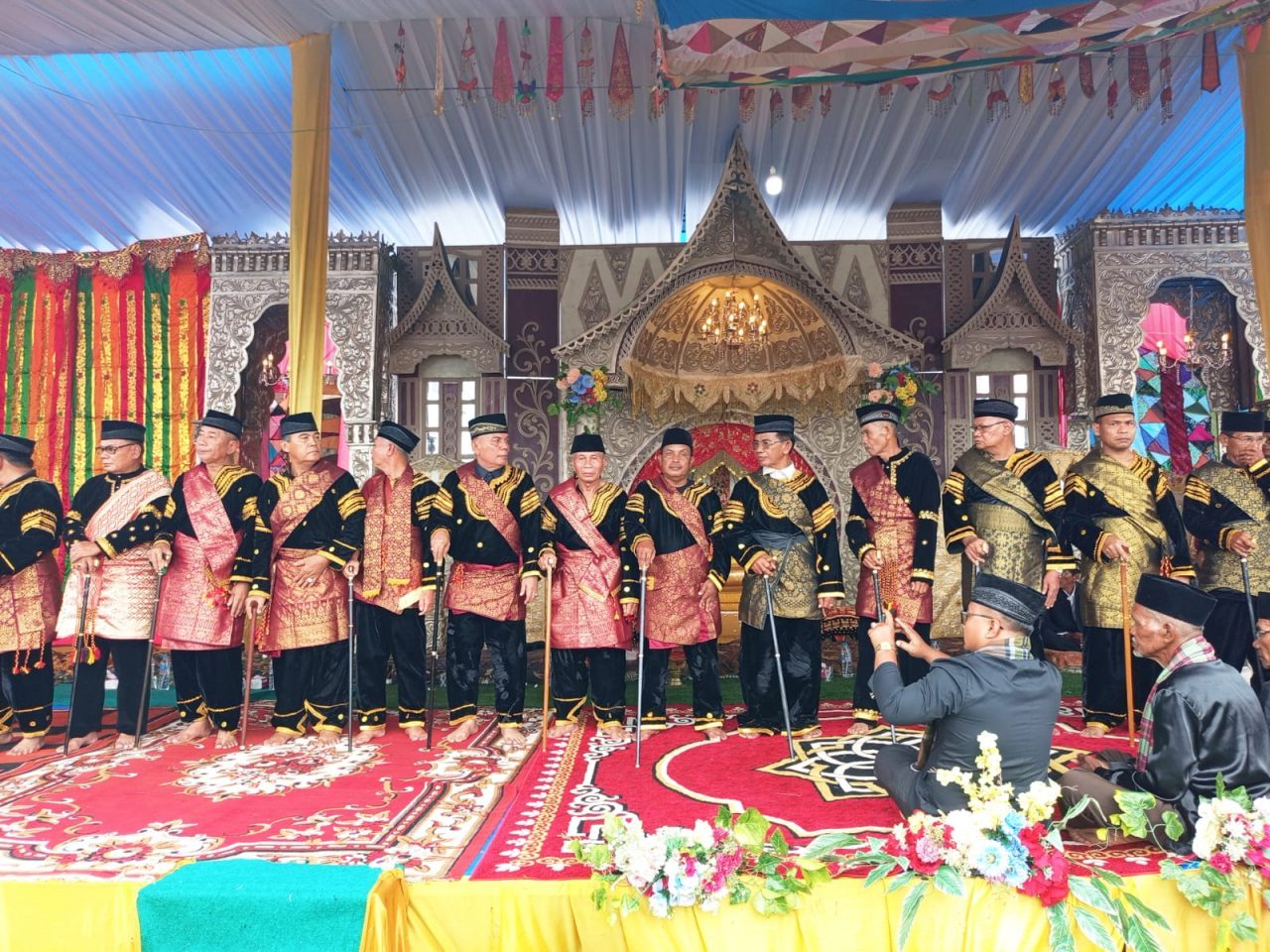 surantiah-bakal-kuatkan-masyarakat-adat,-13-panghulu-dilewakan