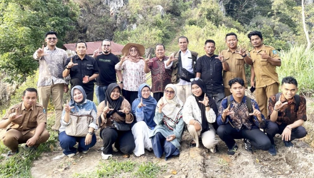 tim-pkm-fisika-unp-inisiasi-pembuatan-peta-geowisata-hutan-batu-desa-lumindai