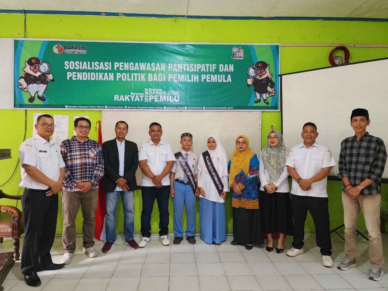 aliffran-gunawan-dan-arini-soleha-dinobatkan-sebagai-duta-informasi-ppid-bawaslu-pessel