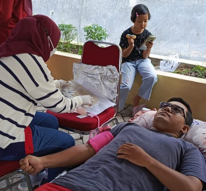 pmi-limapuluh-kota-gelar-donor-darah-hut-ri-ke-80,-dihadiri-wabup-ahlul-badrito-resha 