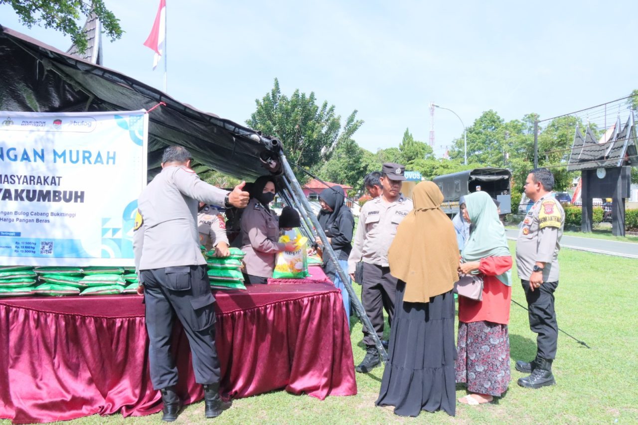salurkan-beras-untuk-masyarakat,-polres-payakumbuh-gelar-launching-gerakan-pangan-murah