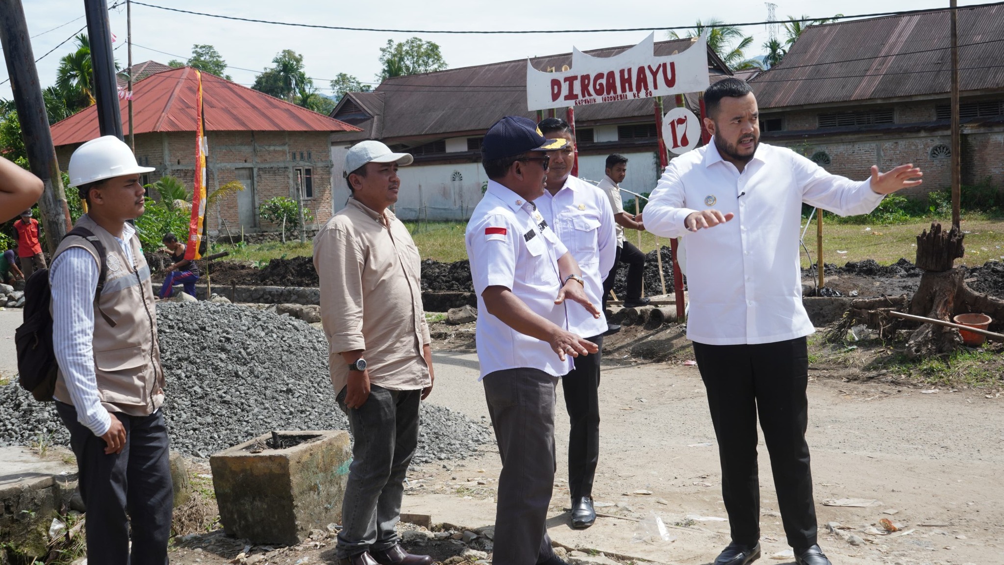 lama-dikeluhkan-warga,-jalan-palarik-menuju-sman-17-padang-diperbaiki-pemko
