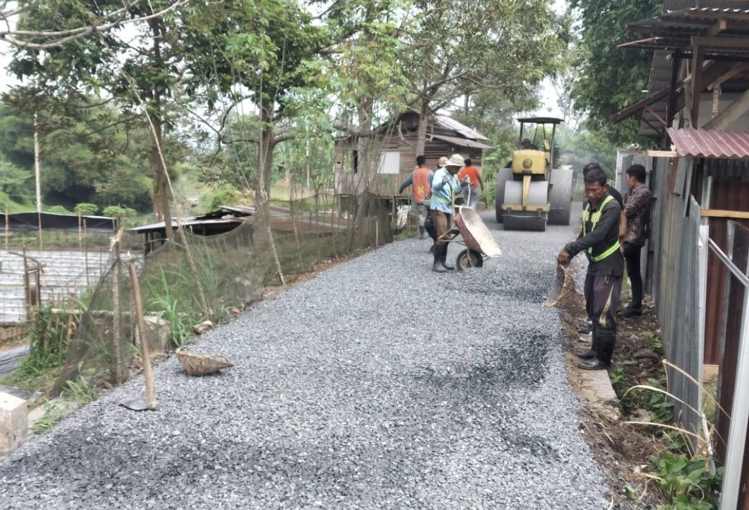 rehab-jalan-lingkungan-di-kotobaru-payobasung-hampir-selesai,-warga-berterima-kasih 