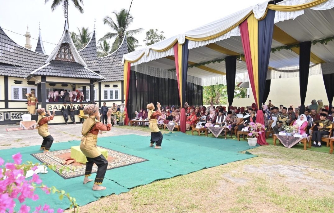 satu-nagari-satu-event-di-nagari-payobasuang,-wawako-elzadaswarman-beri-dukungan-pelestarian-adat