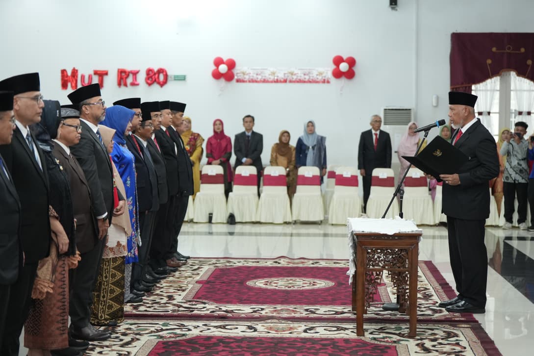 pelantikan-14-pejabat-pemprov-sumbar,-mahyeldi:-untuk-perkuat-kinerja-dan-tingkatkan-pelayanan