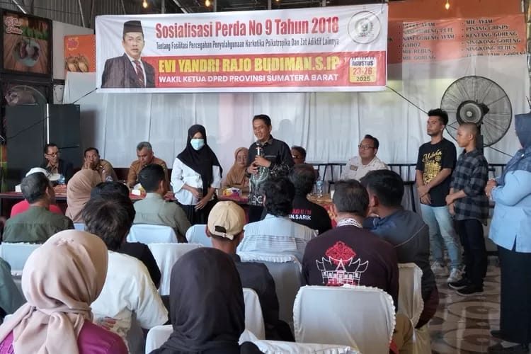 ajak-warga-jauhi-narkoba,-wakil-ketua-dprd-sumbar-evi-yandri-lakukan-sosper-no.9/2018