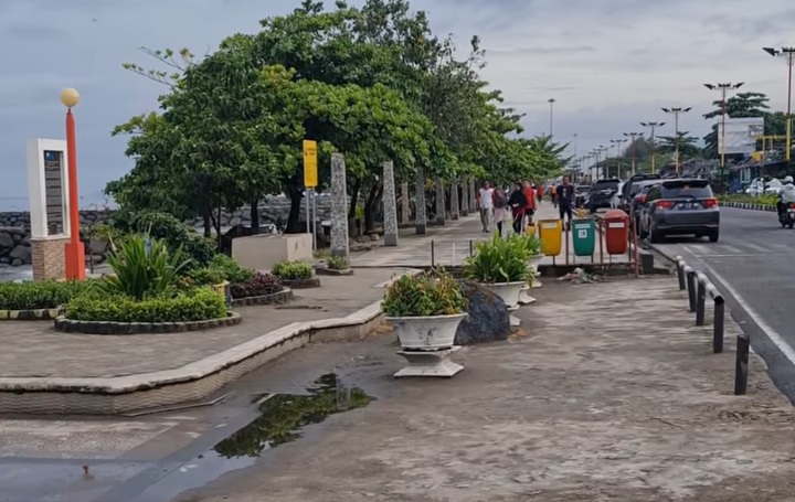 75-personel-satgas-pengamanan-pemko-padang-diturunkan-jaga-kawasan-pantai