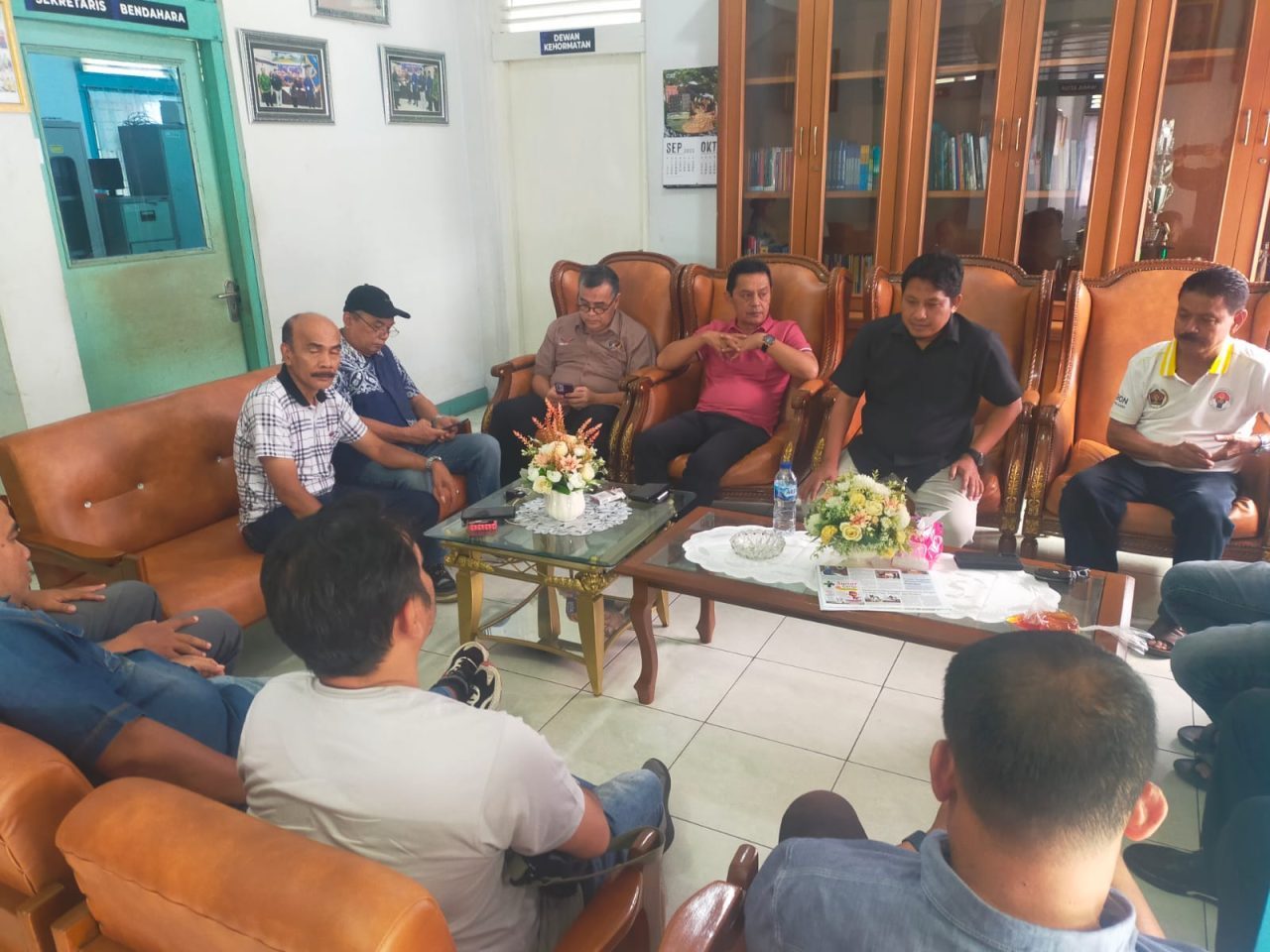 silaturahmi-ke-pwi-sumbar,-hamdanus-dapat-dukungan-untuk-bangkitkan-olahraga-ranah-minang