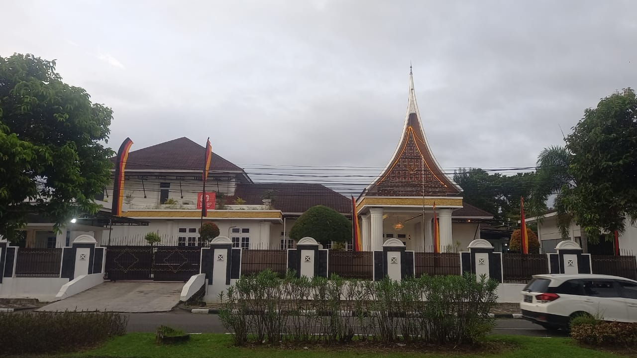 rumah-dinas-wagub-vasko-diperluas,-caplok-rumah-dinas-sekda