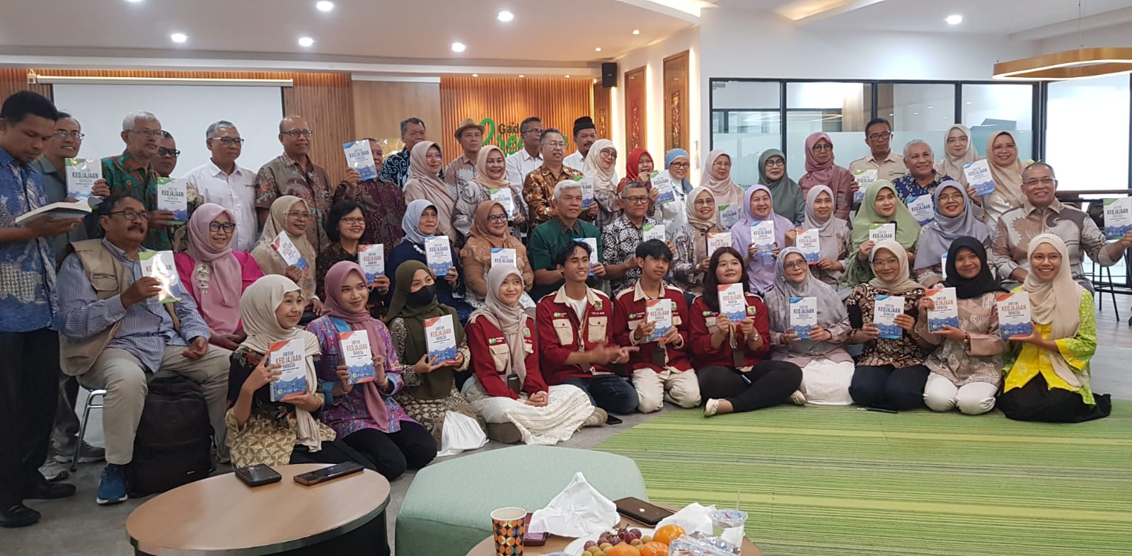 guru-besar-unand-luncurkan-3-buku-kumpulan-gagasan-‘untuk-kedjajaan-bangsa’