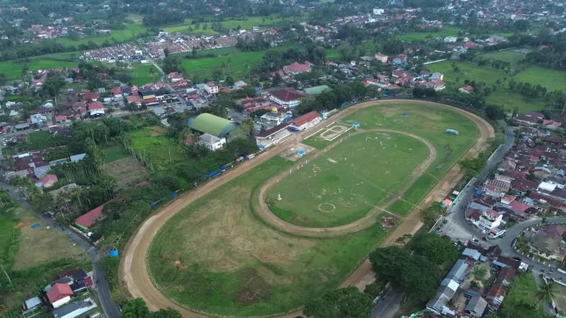 67-kuda-pacu-bersaing-rebut-hadiah-rp425-juta-di-indonesia’s-horse-racing-cup-ii-2025-payakumbuh