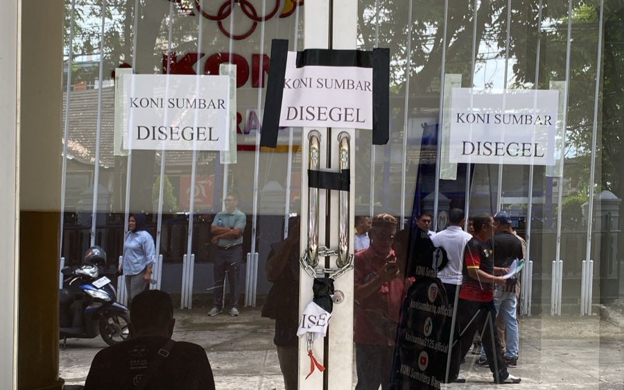 4-terlapor-penuhi-panggilan-polisi-di-kasus-penyegelan-kantor-koni-sumbar