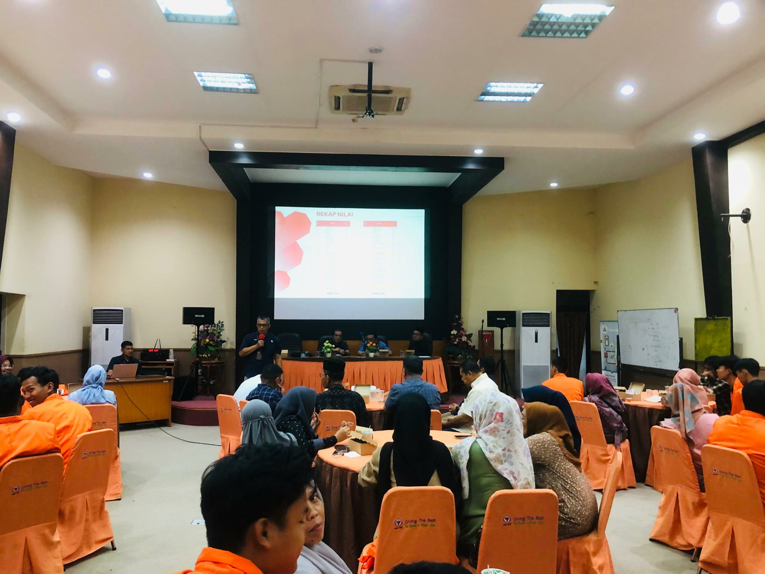 pt-semen-padang-silaturahmi-dengan-orang-tua-dan-25-penerima-beasiswa-program-bangsa