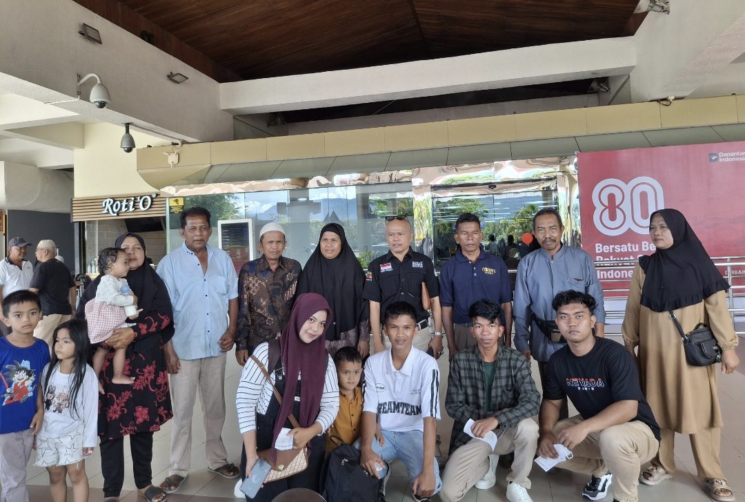 dpw-apkasindo-sumbar-lepas-penerima-beasiswa-sdm-sawit-2025-ke-politeknik-aceh