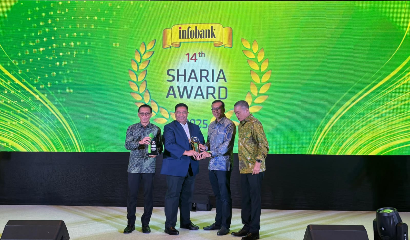 uus-bank-nagari-raih-3-penghargaan-infobank-14th-sharia-awards
