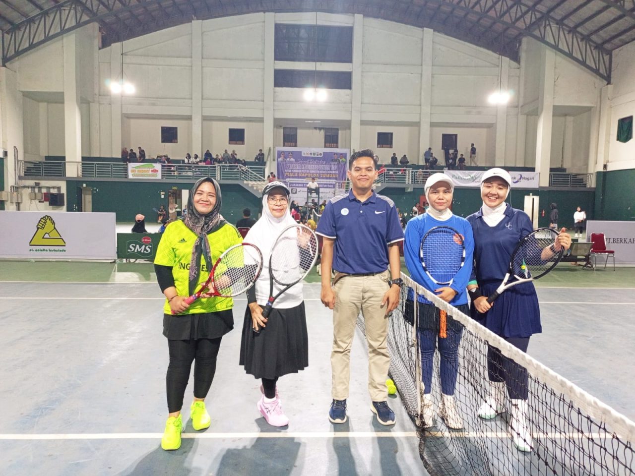 novi-hendri-;-200-an-peserta-ikuti-tenis-komunitas-piala-kapolda-sumbar