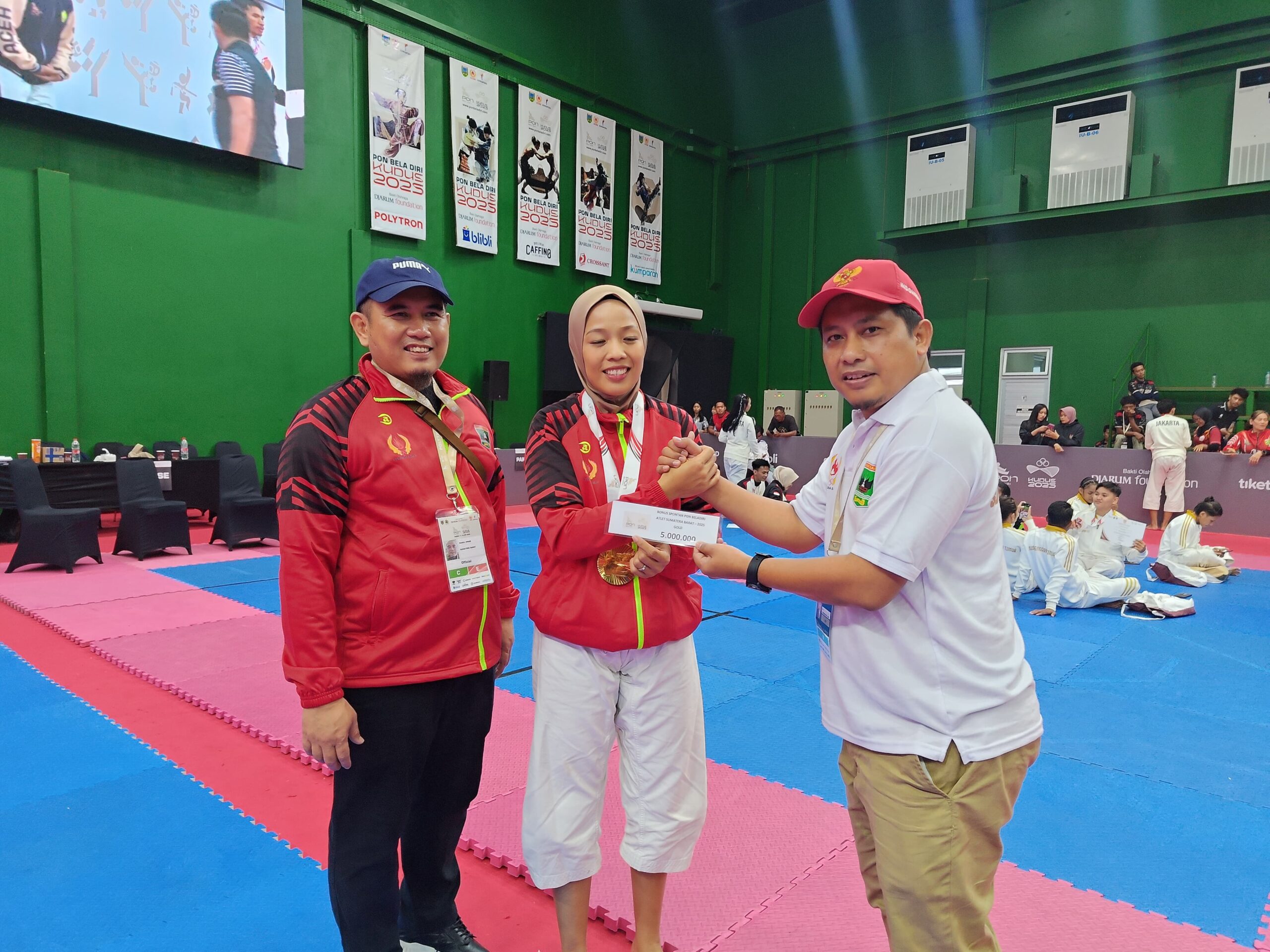 pon-beladiri-2025:-kempo-sumbang-5-medali,-sumbar-naik-ke-peringkat-7