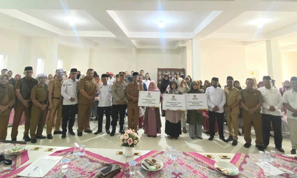 baznas-bukittinggi-salurkan-rp45-juta-zakat,-bantu-ratusan-mustahik