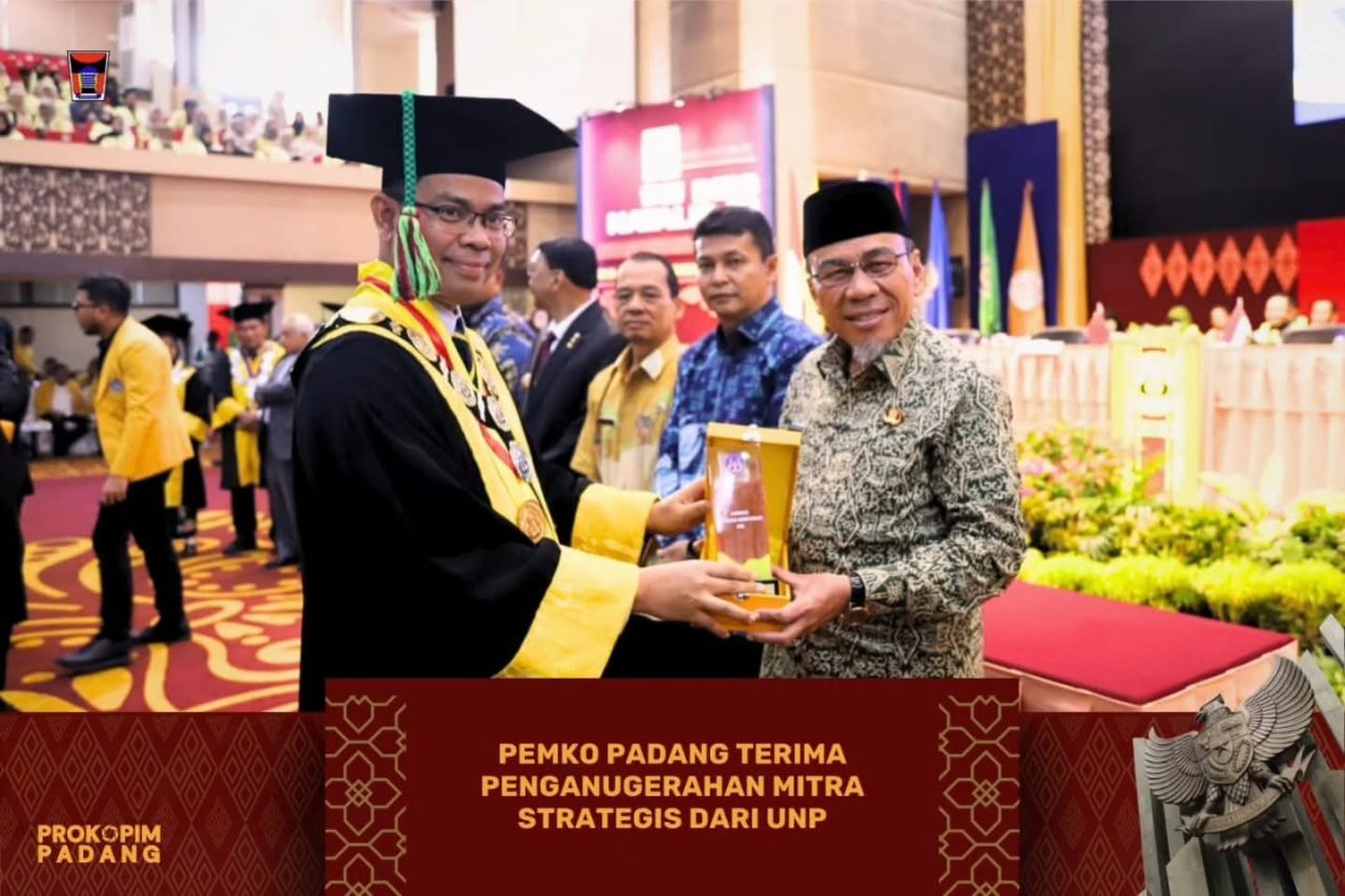 diterima-wawako,-pemko-padang-terima-penghargaan-mitra-strategis-dalam-pengembangan-pendidikan-dari-unp 