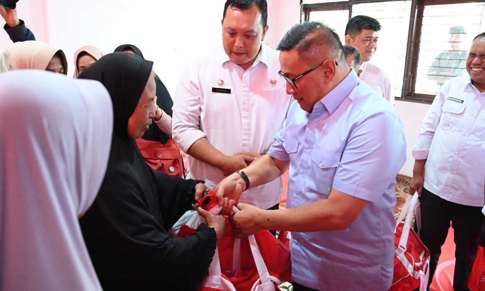 pemko-bukittinggi-dan-baznas-salurkan-bantuan-korban-kebakaran