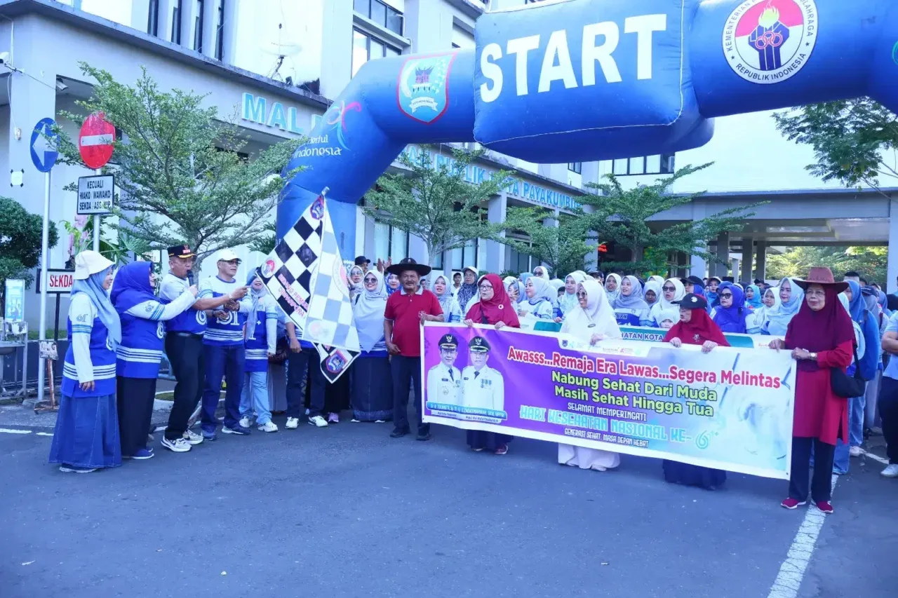 diikuti-ribuan-masyarakat,-peringatan-hari-kesehatan-nasional-ke-61-di-payakumbuh-berlangsung-meriah