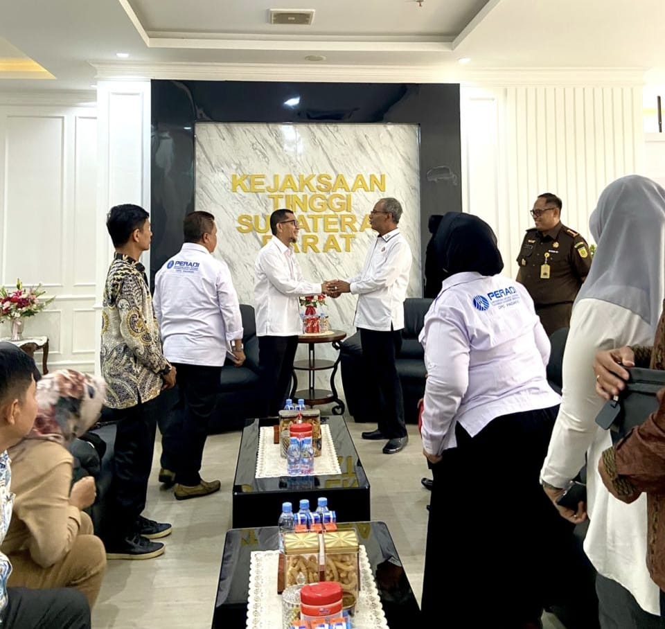 kejati-sumbar-dan-peradi-padang-bangun-integritas-hukum