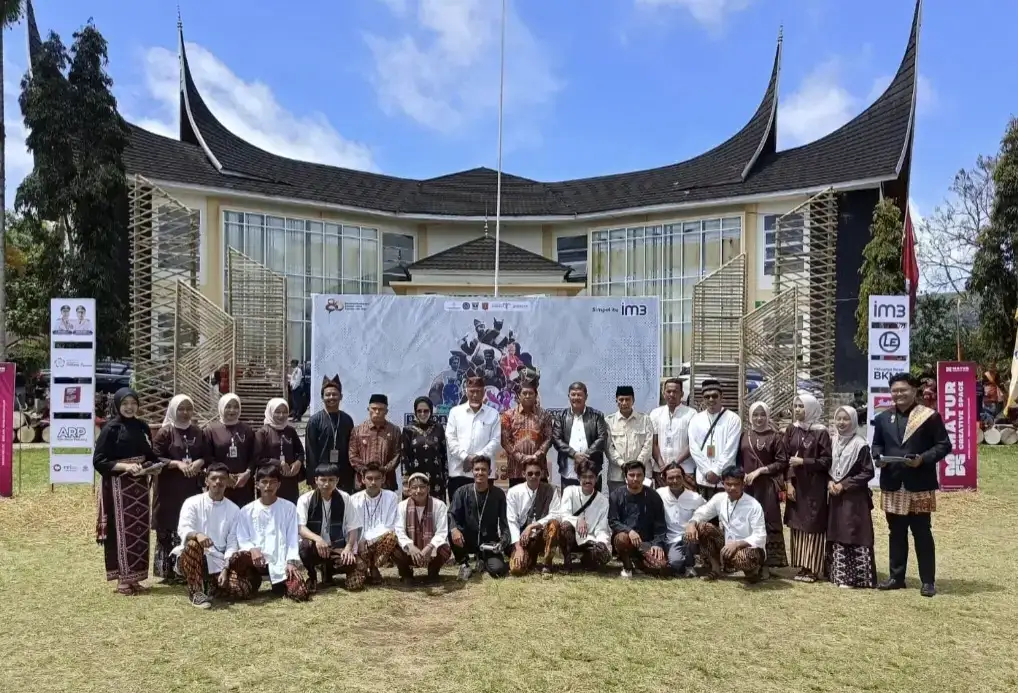 pesona-tambua-tansa-2025-bergema,-gubernur-mahyeldi-apresiasi-anak-muda-agam