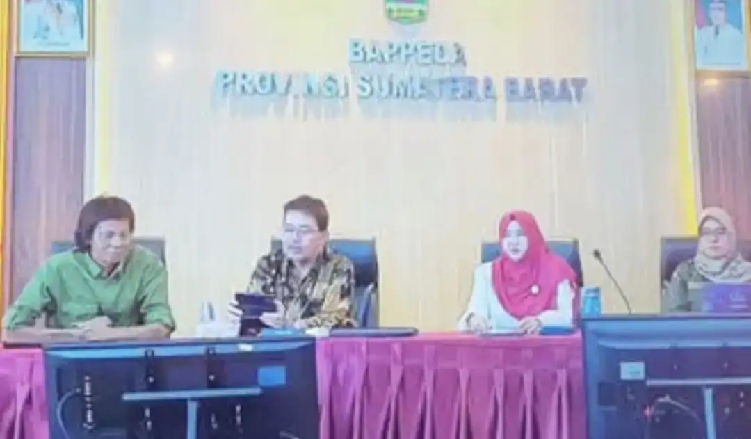 prof-indang-dewata-paparkan-pengembangan-green-economy-di-bappeda-sumbar