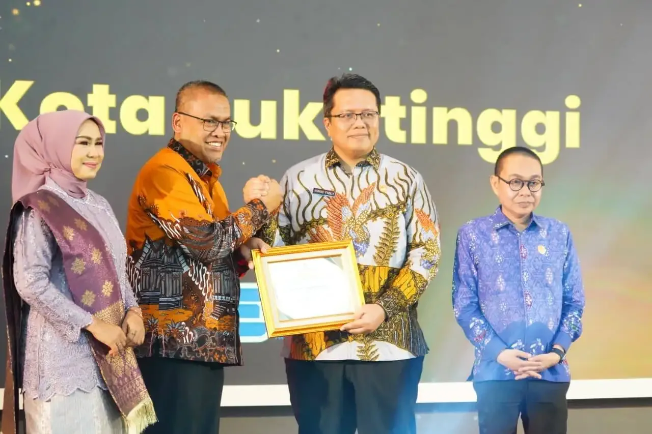 tanah-datar-buktikan-keterbukaan-informasi-dengan-raihan-penghargaan-akip-sumbar-2025