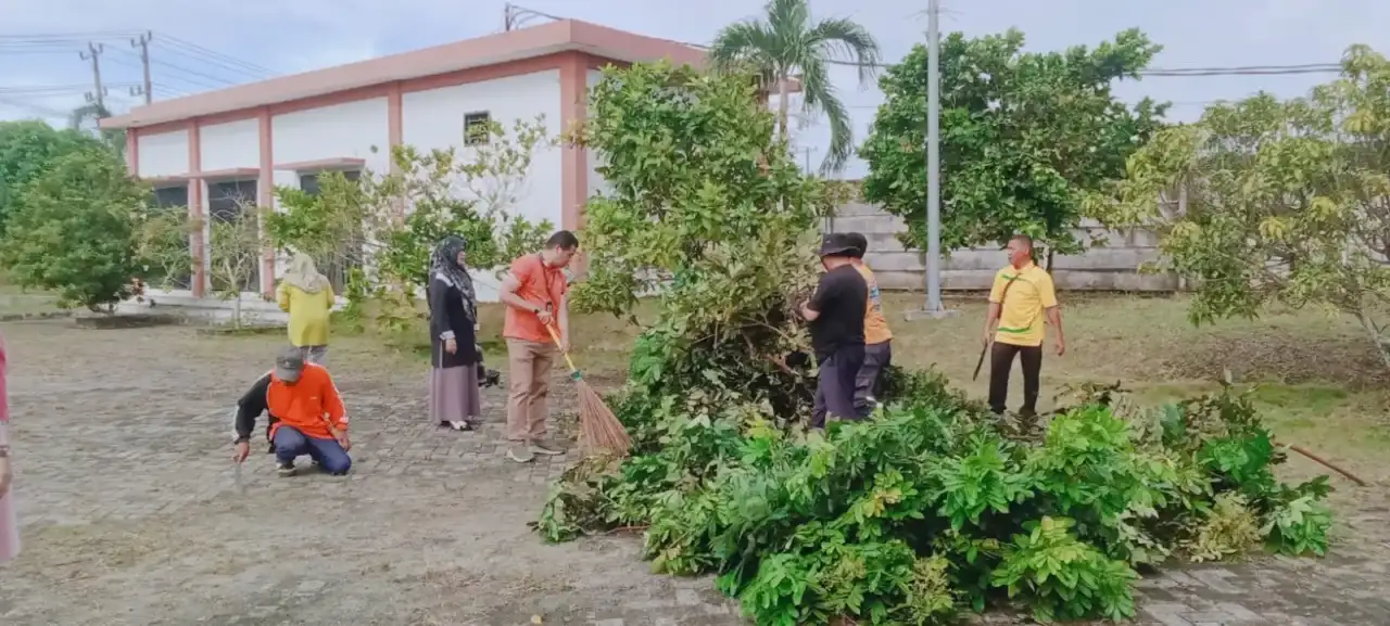 aksi-gotong-royong-dan-penghijauan-warnai-peringatan-hgn-2025-di-disdik-pekanbaru