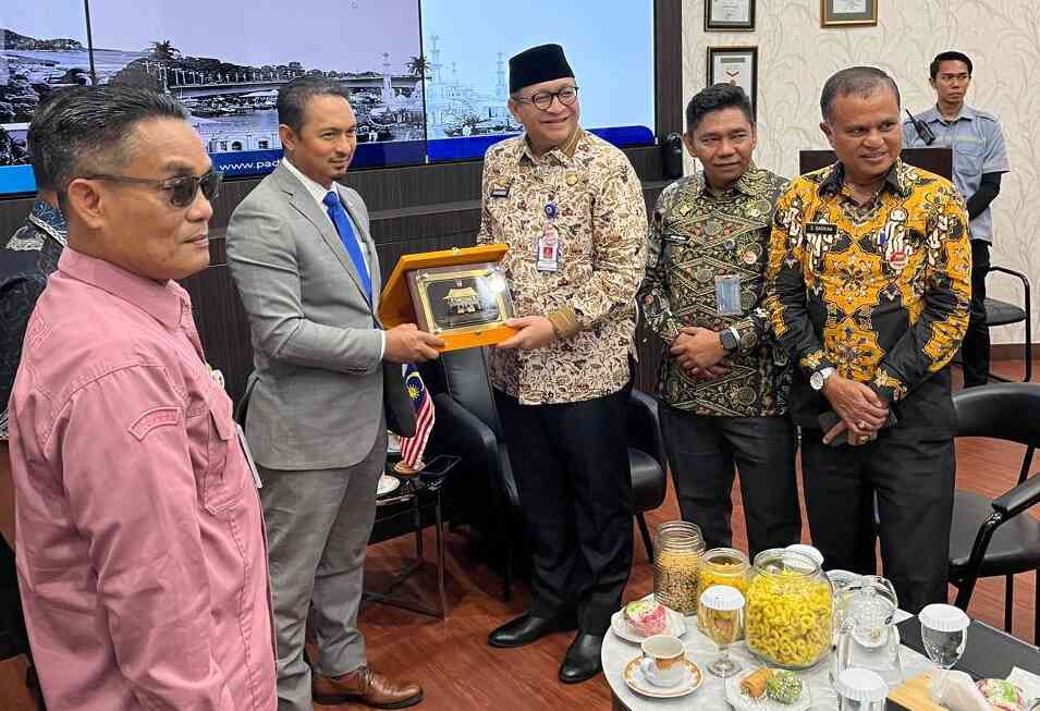 pemko-padang-jalin-kerja-sama-dengan-malaysia,-fokus-pariwisata