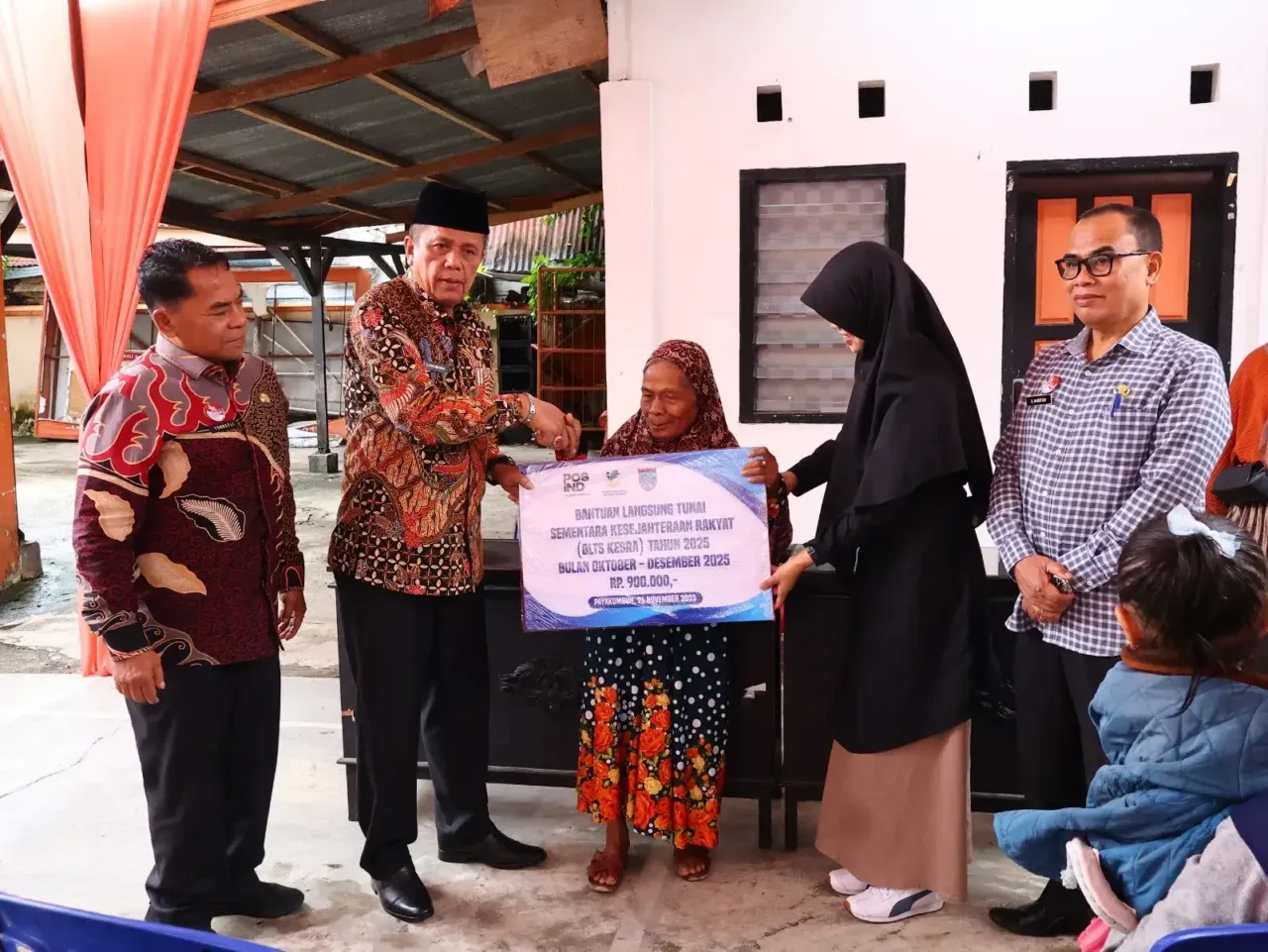 4.757-keluarga-di-payakumbuh-terima-blt-sementara-kesejahteraan-rakyat-2025-dari-kementerian-sosial