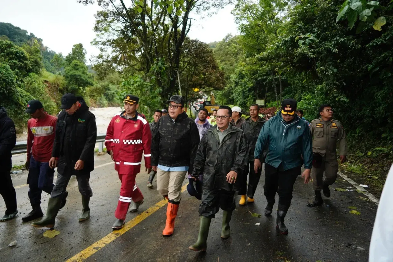 bupati-eka-putra-pastikan-kebutuhan-korban-banjir-tanah-datar-terpenuhi