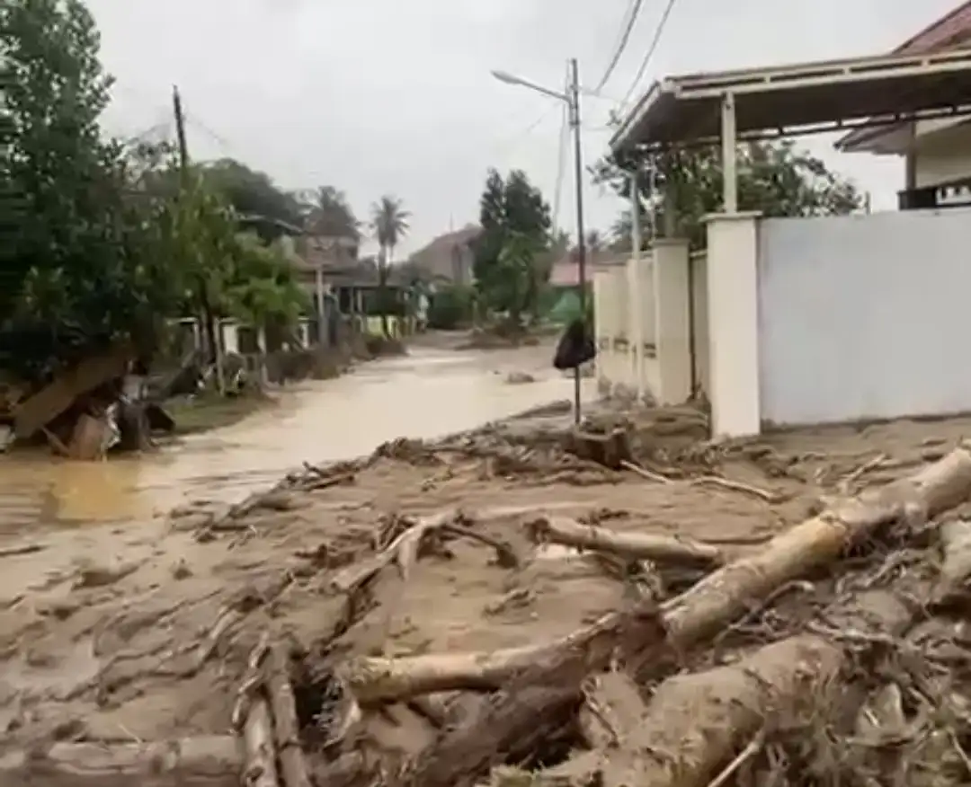 warga-komplek-grya-permata-2-banda-gadang-terisolasi,-butuh-bantuan-pemko-bersihkan-lumpur