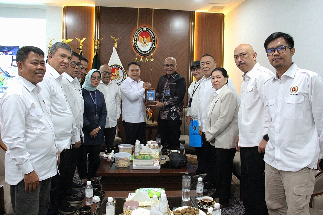 Pertemuan PWI Pusat dengan Penasihat Khusus Presiden Bidang Pertahanan Nasional, Jenderal (Purn) Dudung Abdurachman, membahas kolaborasi memperkuat nilai-nilai bela negara.