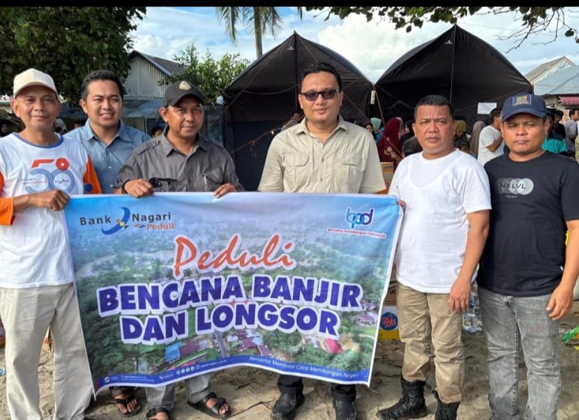 bank-nagari-salurkan-bantuan,-ringankan-beban-korban-banjir-pasbar