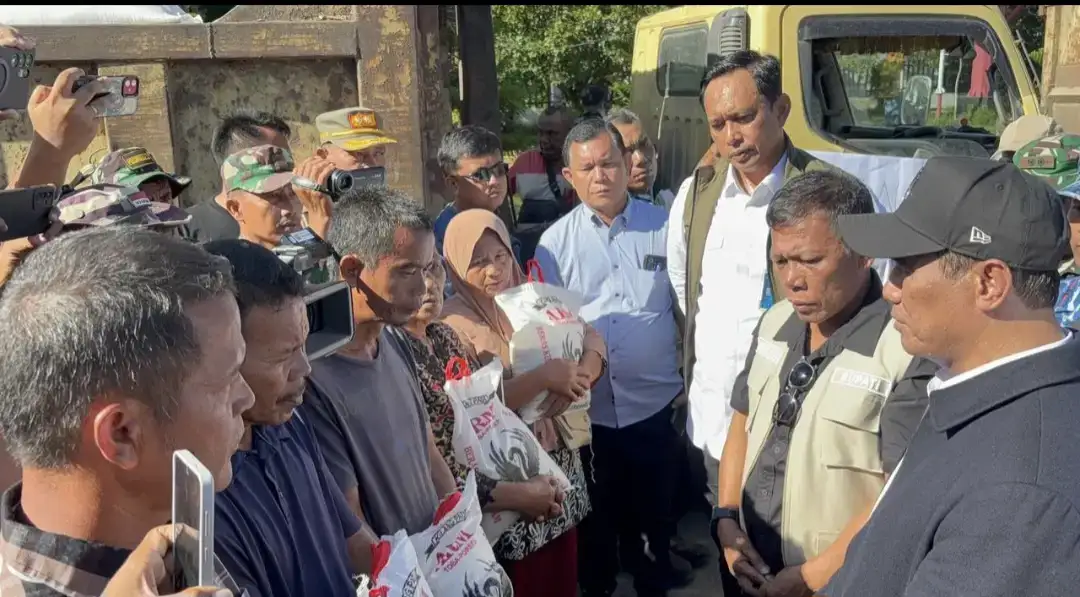 bulog-gerak-cepat-tangani-bencana-di-sumatera:-direksi-turun-langsung-salurkan-bantuan
