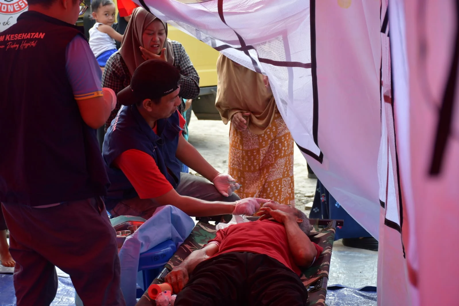 posko-semen-padang-peduli-layani-korban-banjir-bandang-palembayan