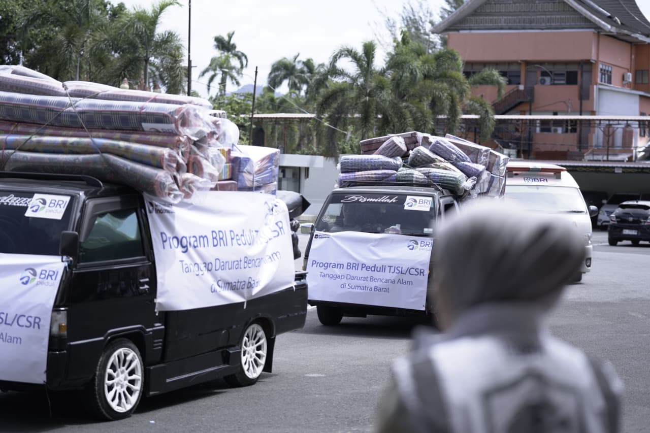 bri-salurkan-rp850-juta-bantu-korban-bencana-di-sumbar