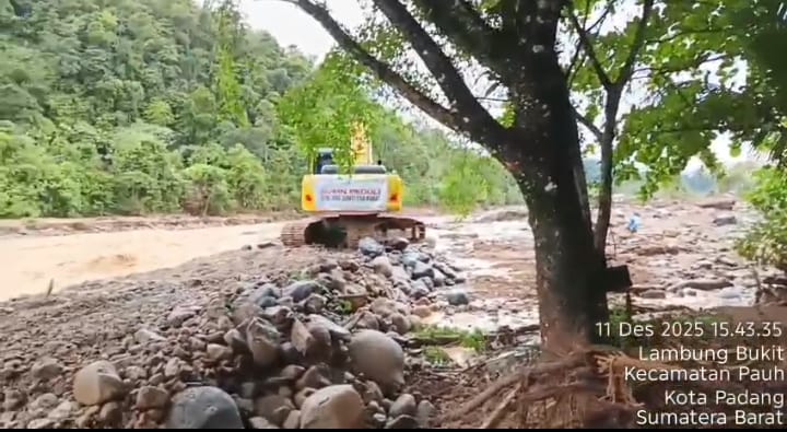 semen-padang-percepat-pemulihan-drainase-pascabanjir-bandang-di-pauh