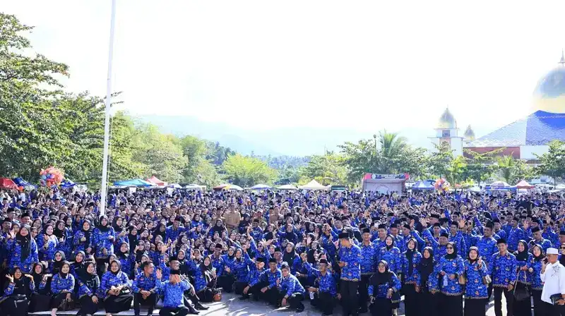Gambar Berita Bupati Safni Lepas 202 Jemaah Haji Limapuluh Kota