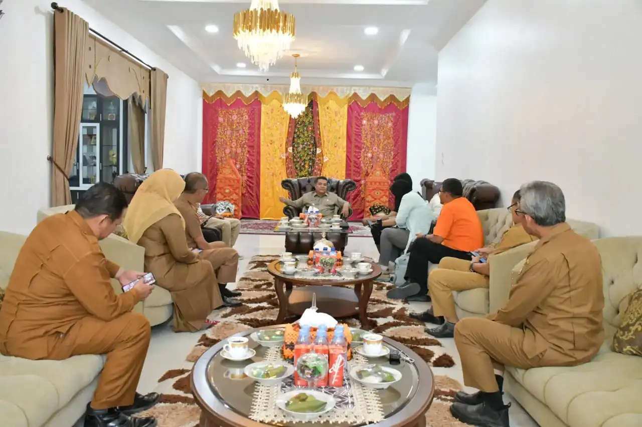 Gambar Berita Bulog dan ID FOOD Bagikan 100 Ribu Paket Sembako Gratis di Monas