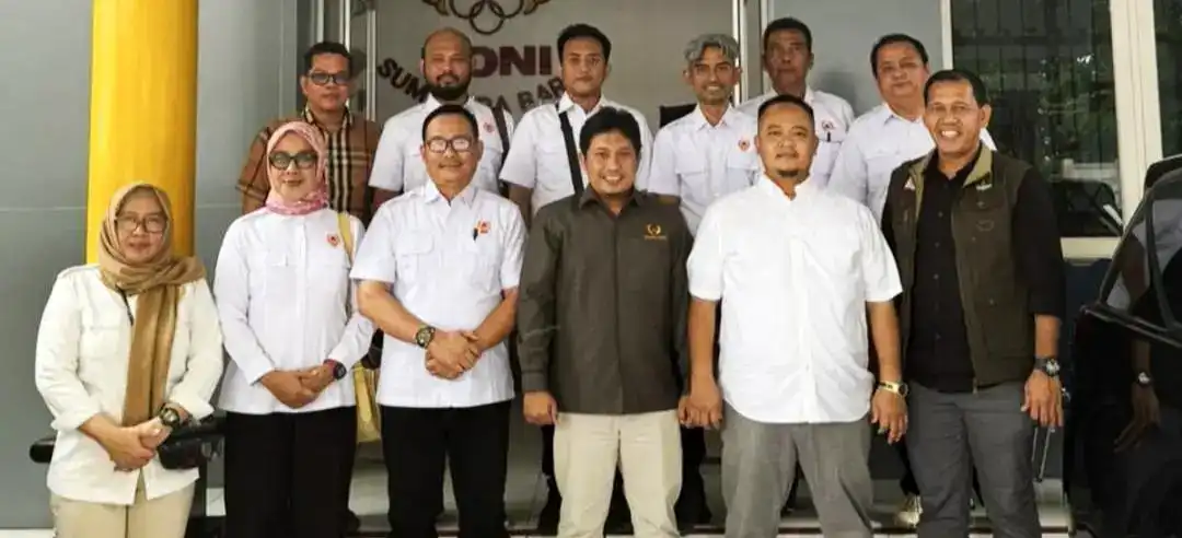 Gambar Berita Syahrul, Guru MAN 2 Padang Terima Satya Lencana Karya Satya dari Presiden